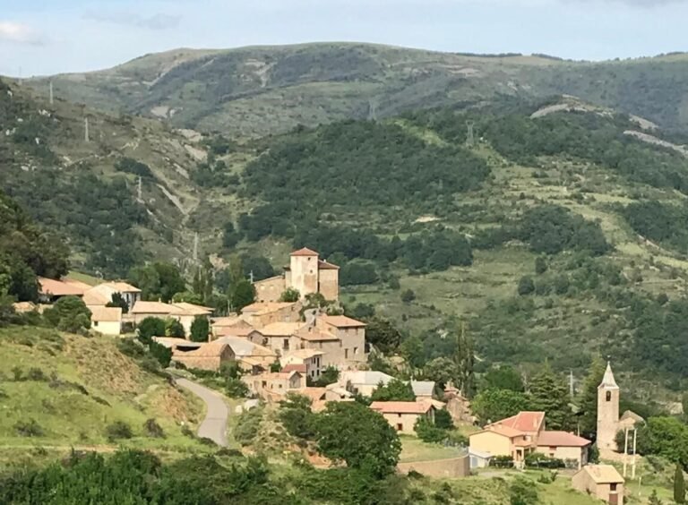 Vista general del núcleo urbano tradicional de Calvera, un pueblo con encanto en Ribagorza